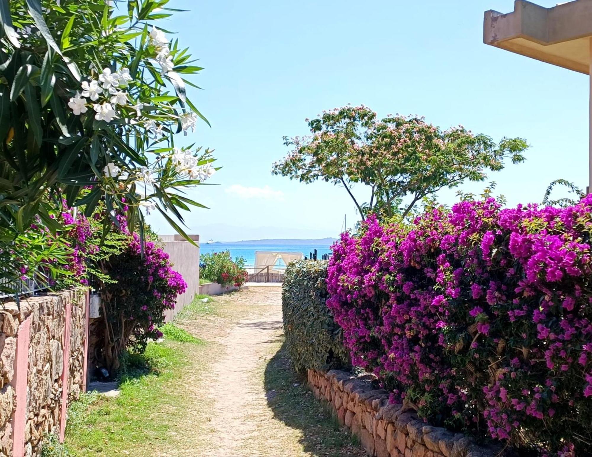 La Smeralda - Boutique Rooms And Breakfast Golfo Aranci Zewnętrze zdjęcie