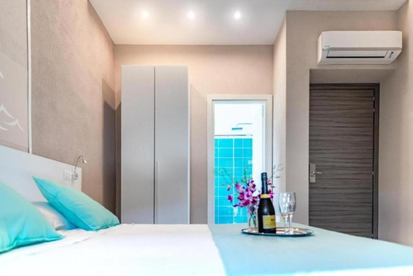 La Smeralda - Boutique Rooms And Breakfast Golfo Aranci Zewnętrze zdjęcie