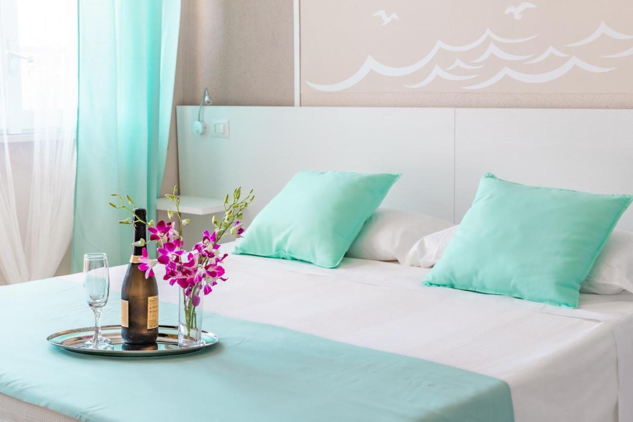 La Smeralda - Boutique Rooms And Breakfast Golfo Aranci Zewnętrze zdjęcie